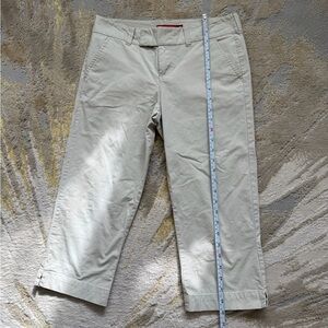 Stylish Women's Beige Capris